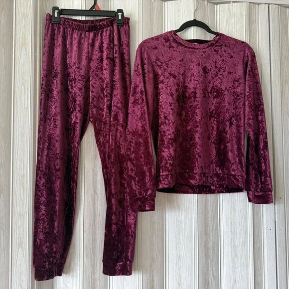 Purple Velvet Two-Piece Lounge Set - Picture 5 of 5